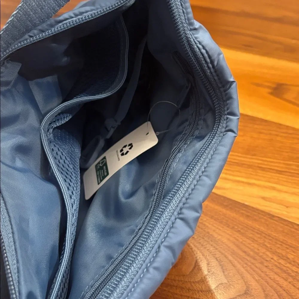 NWT New 32 Degrees Cool Blue Unisex Crossbody Bag